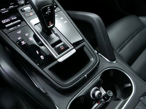 Certified 2022 Porsche Cayenne Turbo image 23
