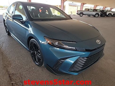 Used 2025 Toyota Camry SE FWD image 4