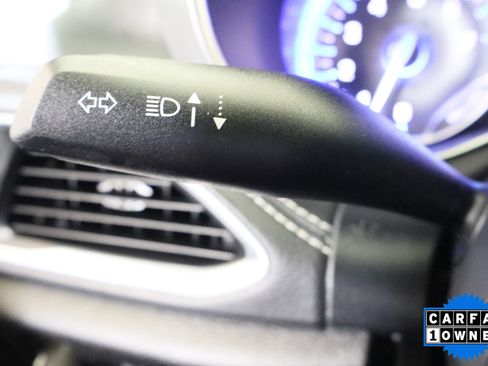 Used 2025 Chrysler Pacifica Limited image 31