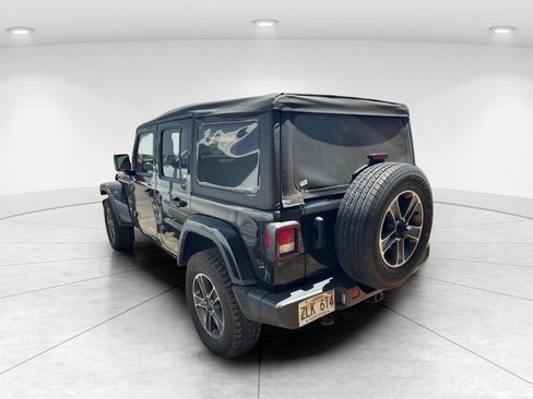 Used 2023 Jeep Wrangler Unlimited Sahara w/ Cold Weather Group AWD/4WD image 4