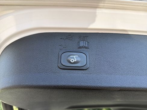 Used 2018 Ford Escape SEL AWD/4WD image 22