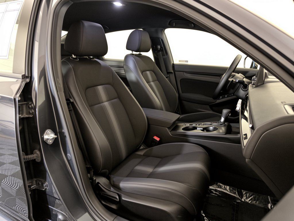 Used 2023 Honda Civic Sport image 30