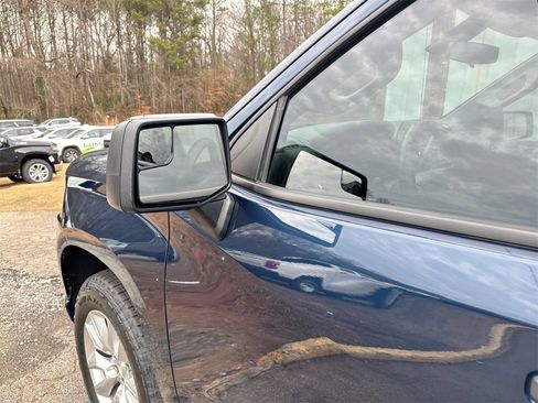 Used 2020 Chevrolet Silverado 1500 Custom w/ Custom Value Package image 11