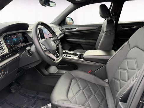 Used 2023 Volkswagen Atlas SE w/ Black Wheel Package image 9