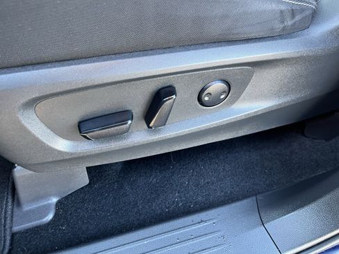 Used 2022 Nissan Pathfinder SV w/ SV Premium Package image 11