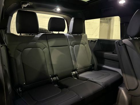 New 2026 Land Rover Defender 130 X-Dynamic SE image 8