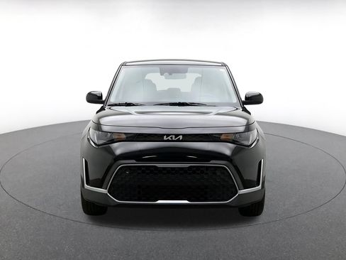 Used 2025 Kia Soul LX w/ LX Technology Package FWD image 2
