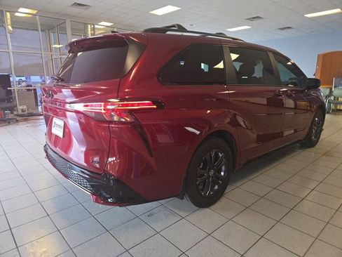 Used 2025 Toyota Sienna XSE w/ XSE Plus Package AWD/4WD image 8