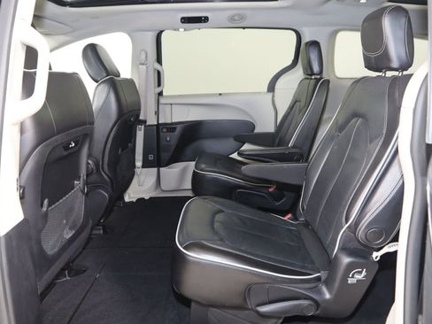 Used 2021 Chrysler Pacifica Limited AWD/4WD image 51