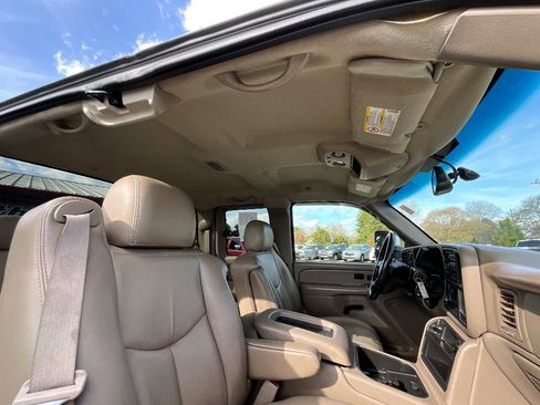 Used 2005 GMC Sierra 2500 SLT w/ Heavy-Duty Power Package image 35