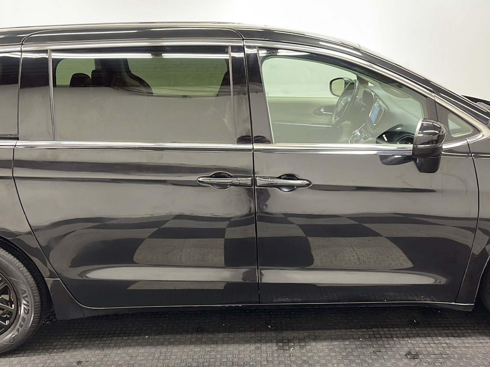 Used 2023 Chrysler Pacifica Touring-L FWD image 20
