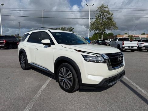 Used 2022 Nissan Pathfinder Platinum w/ Cargo Package FWD image 7
