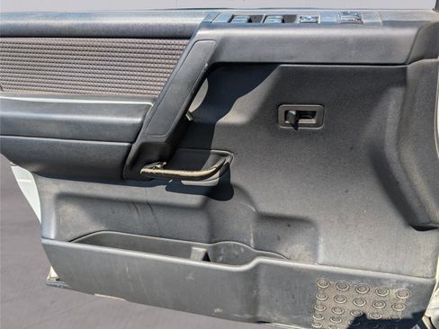 Used 2011 Nissan Titan SV w/ SV Value Truck Pkg image 15