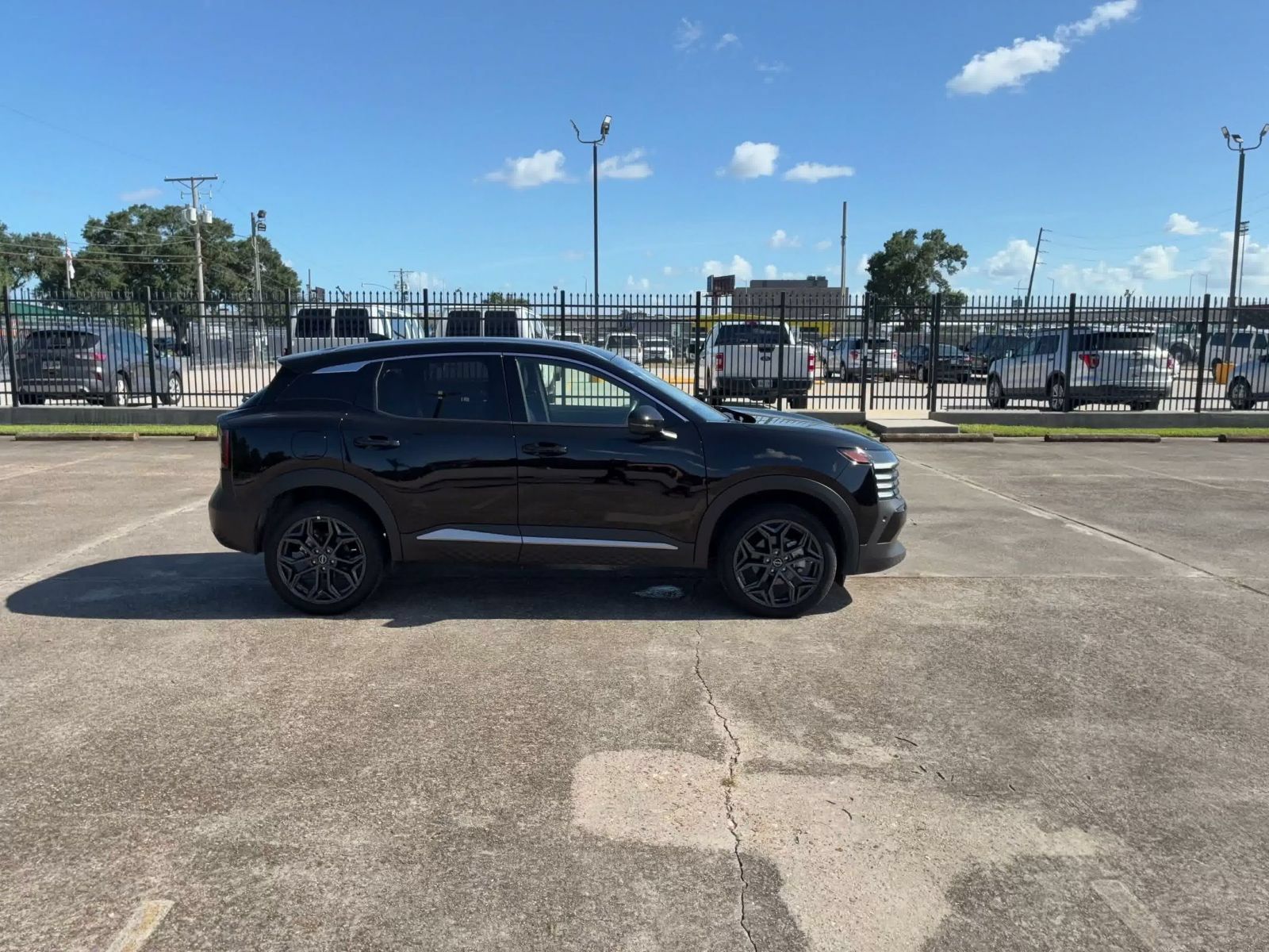Used 2026 Nissan Kicks SR FWD image 15