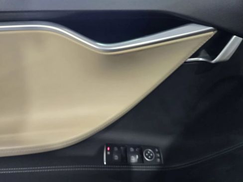 Used 2015 Tesla Model S 85 RWD image 13