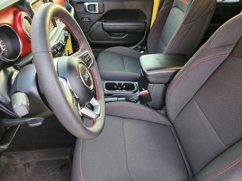 Used 2023 Jeep Gladiator Rubicon w/ Cold Weather Group image 15