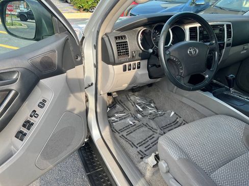Used 2008 Toyota 4Runner SR5 AWD/4WD image 18