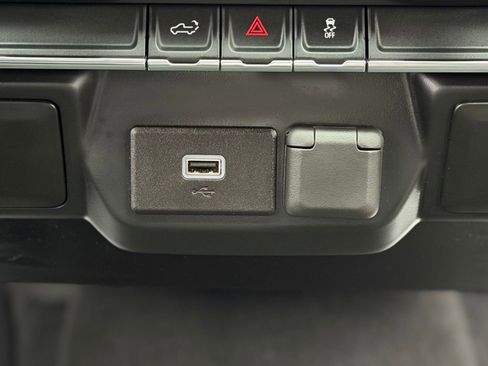 Used 2020 Chevrolet Silverado 1500 Custom w/ Custom Value Package image 16