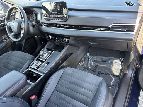 Used 2024 Mitsubishi Outlander SE image 12