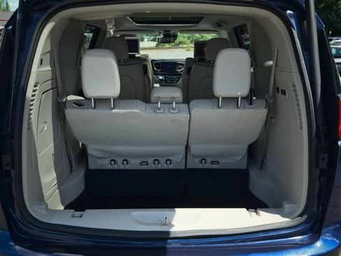 Used 2017 Chrysler Pacifica Limited w/ UConnect Theater Package FWD image 58