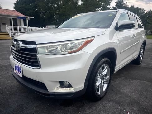 Used 2014 Toyota Highlander Limited Platinum FWD image 3