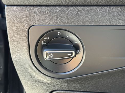 Used 2019 Volkswagen Tiguan SEL FWD image 24