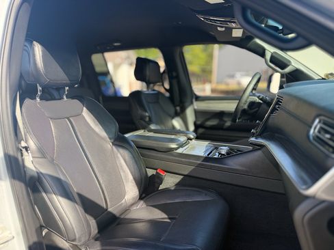 Used 2024 Jeep Wagoneer L Series III w/ Flexible Seating Group AWD/4WD image 25