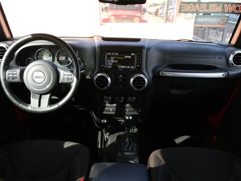 Used 2016 Jeep Wrangler Unlimited Sahara w/ Connectivity Group image 26