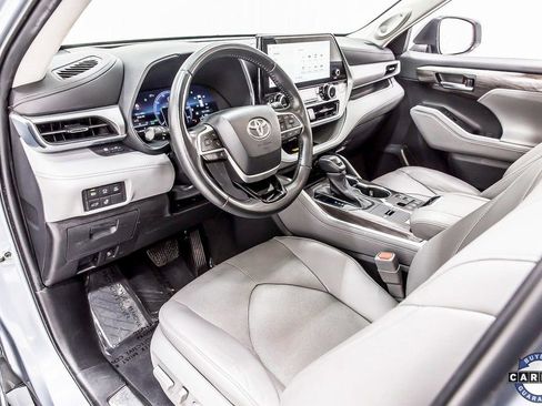 Used 2023 Toyota Highlander Platinum image 28