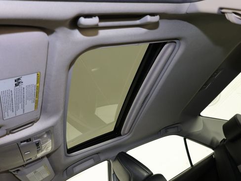 Used 2014 Toyota Camry SE w/ Moonroof Package image 12