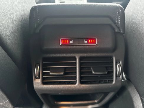 Used 2018 Land Rover Range Rover Evoque SE Premium image 29