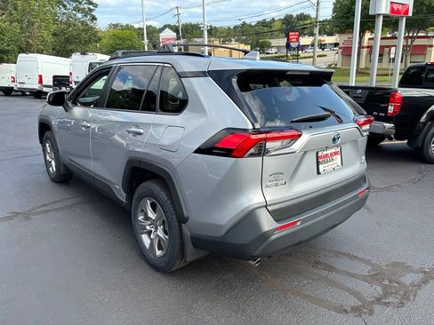 Used 2024 Toyota RAV4 LE AWD/4WD image 5