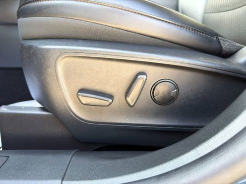 Used 2025 Ford Escape SE image 20