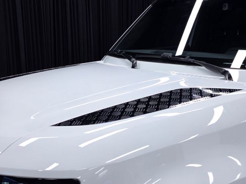 Used 2025 Land Rover Defender 110 S image 46