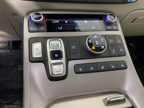 Used 2024 Hyundai Palisade Calligraphy image 23