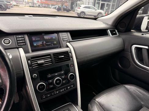 Used 2016 Land Rover Discovery Sport SE image 30