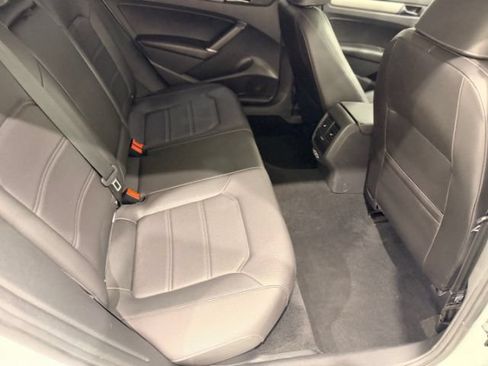 Used 2021 Volkswagen Passat 2.0T SE FWD image 24