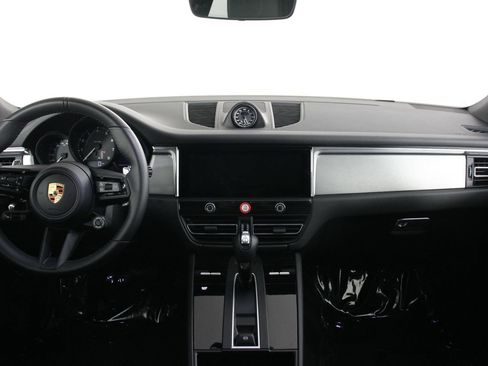 Certified 2026 Porsche Macan AWD/4WD image 11