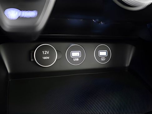 Used 2023 Genesis G70 2.0T image 29