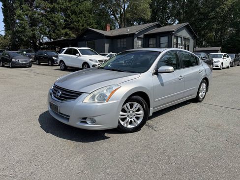 Used 2010 Nissan Altima 2.5 S w/ Premium Audio Pkg FWD image 1