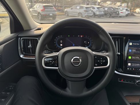 Used 2025 Volvo V60 B5 Cross Country Plus image 9