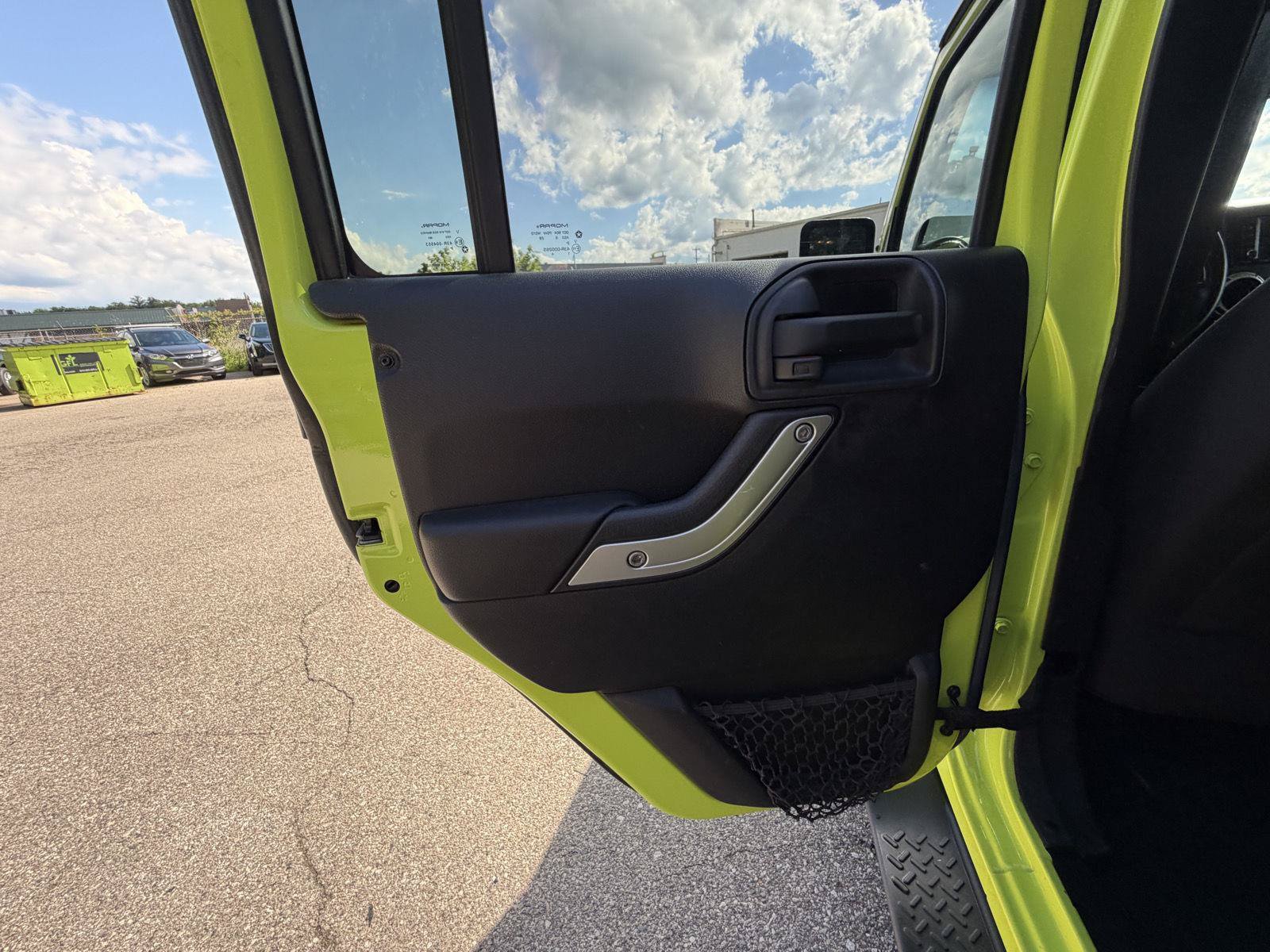 Used 2016 Jeep Wrangler Unlimited Rubicon AWD/4WD image 24