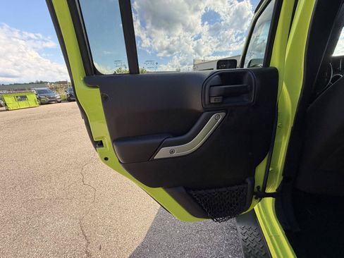 Used 2016 Jeep Wrangler Unlimited Rubicon AWD/4WD image 24