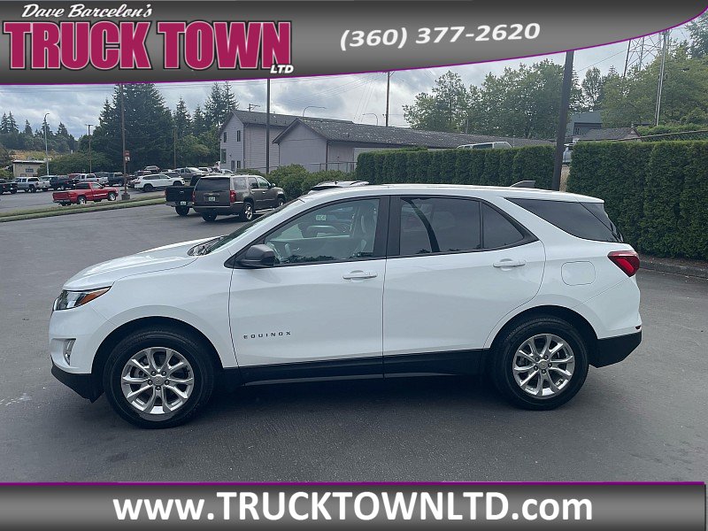 Used 2020 Chevrolet Equinox LS w/ LS Convenience Package AWD/4WD image 2