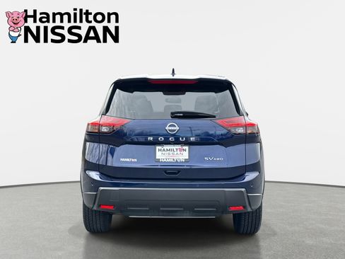 Used 2024 Nissan Rogue SV image 3