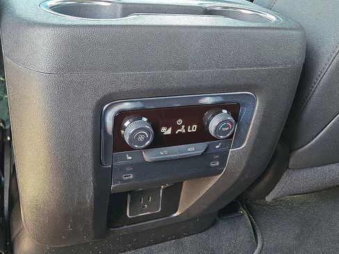 Used 2026 Chevrolet Tahoe Premier AWD/4WD image 19