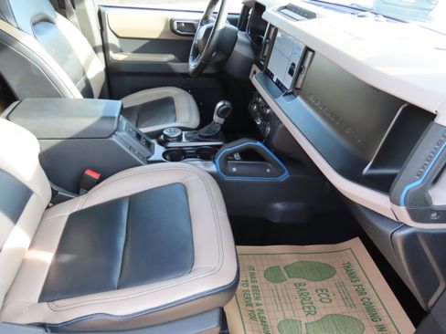 Used 2023 Ford Bronco Wildtrak image 13