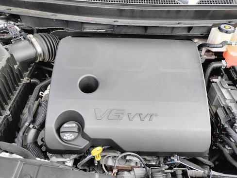 Used 2023 Chevrolet Traverse LT image 37