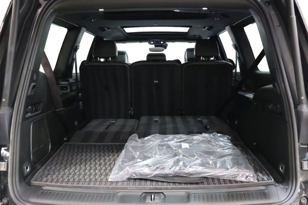 Used 2025 Jeep Wagoneer 4WD w/ Premium Group I image 38