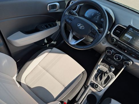 Certified 2026 Hyundai Venue SEL FWD image 9